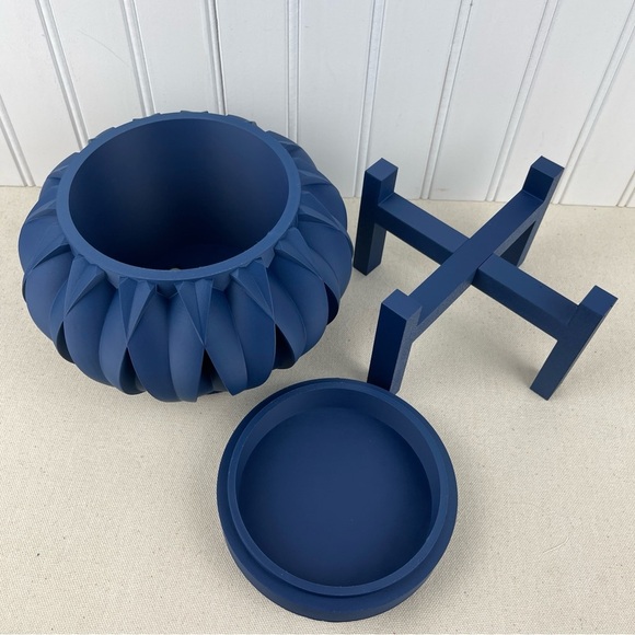 Halden Planter Pot, Indoor Planter w/ Drainage Hole and Drip Tray - Picture 9 of 10